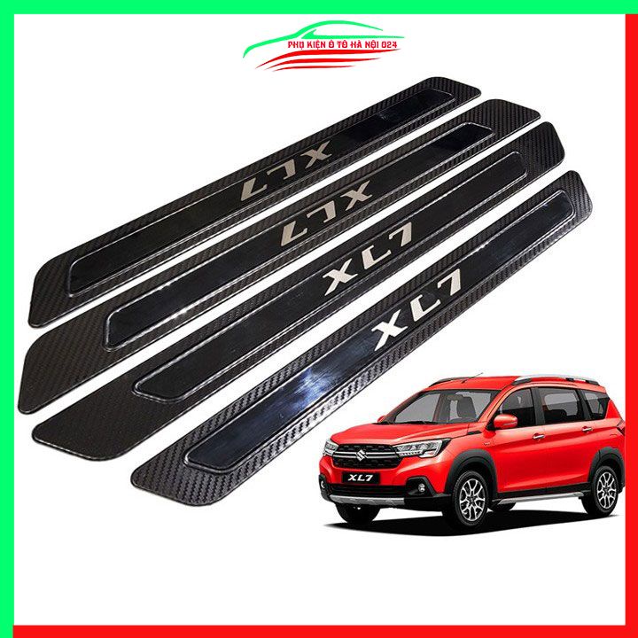 Ốp bậc cửa, nẹp bước chân XL7 2020-2021 vân cacbon chống trầy bảo vệ trang trí xe
