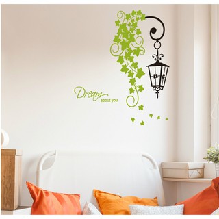 Decal Cây Đèn Và Dây Leo