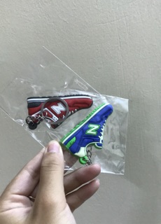Móc khoá giày sneaker