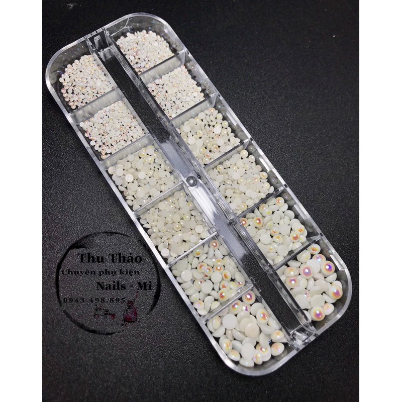 Trai nửa YHB gắn móng tay