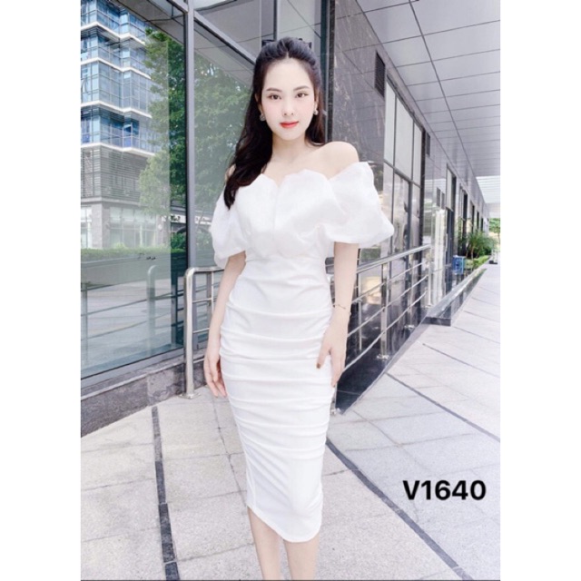 V1640 váy body trắng trễ vai