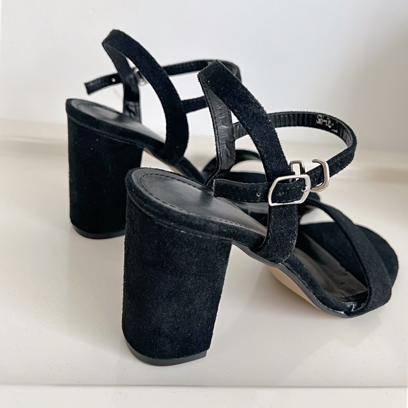 Giày sandal cao gót nữ đen basic đế vuông hở gót