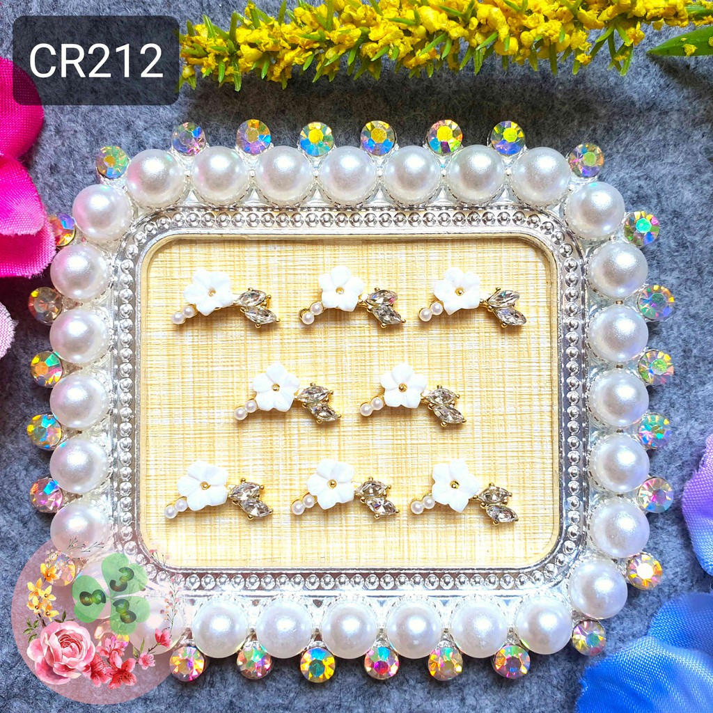 Số CR212 . Charm kim loại đính đá trang trí móng siêu xinh.