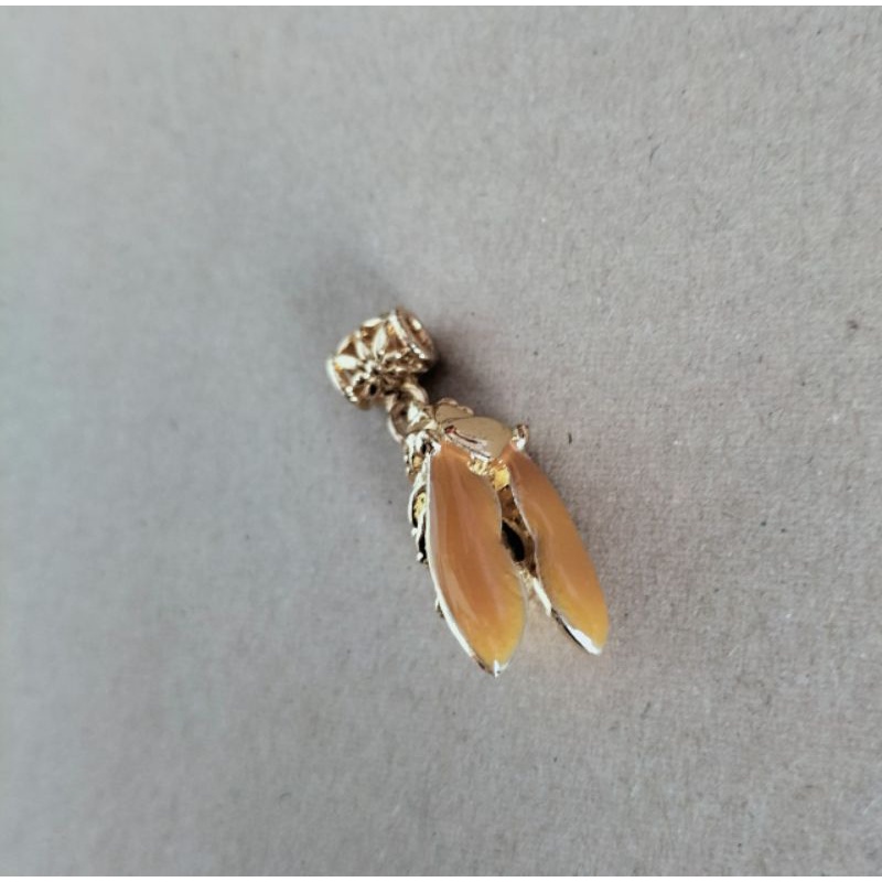 Charm ve sầu may mắn học tập làm handmade có móc đầu và đuôi