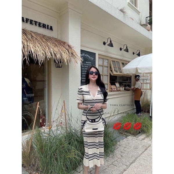 Đầm body cổ trụ sọc to
