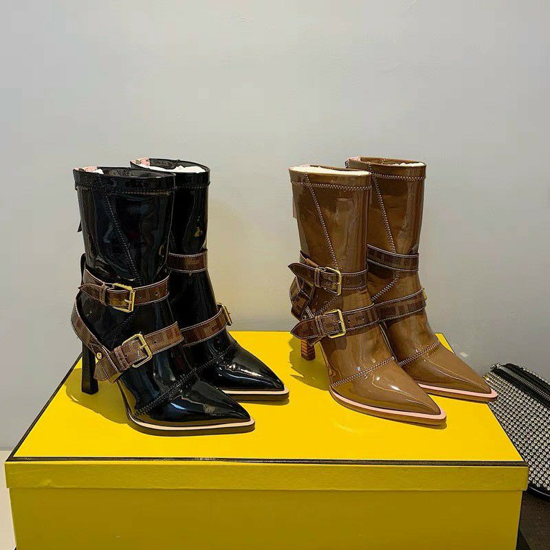 Boots bóng Fendii đai khuy cổ ngắn gót nhọn nâu đen