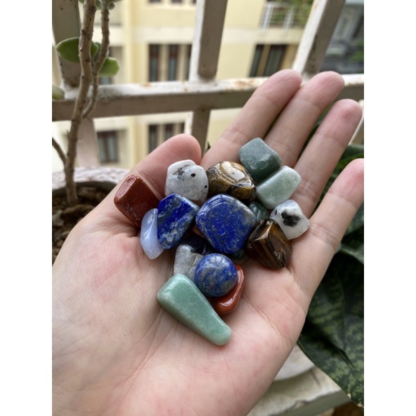 1v Vụn đá thiên nhiên nhiều màu trang trí -  one mini piece natural crystals