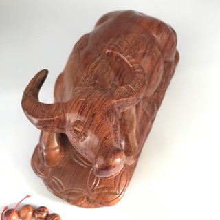 Tượng trâu gỗ hương 21x10