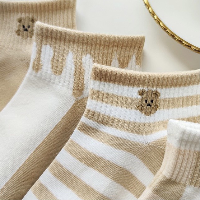 Tất nữ cổ ngắn phong cách hàn quốc nhẹ nhàng chất liệu thoáng mát, thấm mồ hôi họa tiết gấu màu nâu trắng