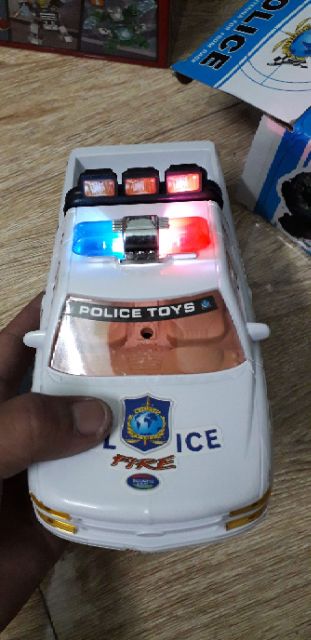 Xe mô hình chạy pin có nhạc và đèn Led rất đẹp (tặng kèm pin)