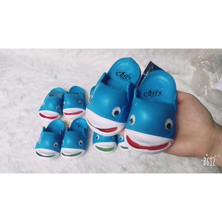 Dép cá mập xanh cho bé
