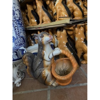 Tượng thỏ sứ trang trí vườn.