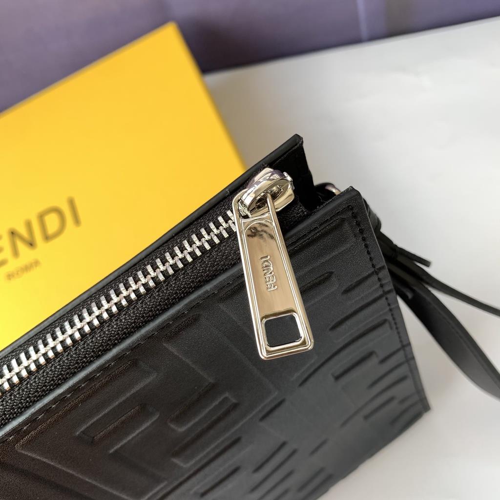 Ví Fendi Cầm Tay Cỡ Lớn Dễ Phối Đồ Thời Trang Cho Nam | BigBuy360 - bigbuy360.vn