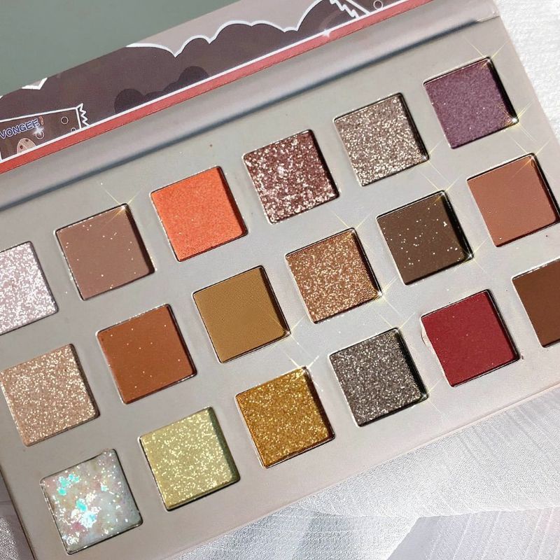 Mẫu mắt 18 ô bingbing nhũ mix lì đáng yêu trẻ trung | BigBuy360 - bigbuy360.vn