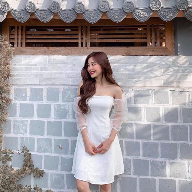 Váy trễ vai tay voan