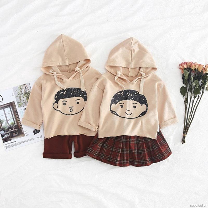 Áo hoodie in họa tiết hoạt hình + chân váy sọc caro thời trang mùa thu