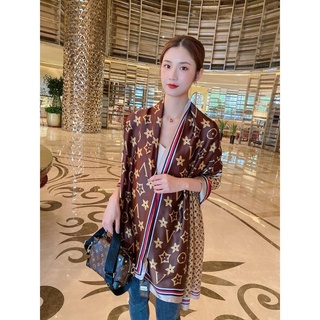 Khăn choàng họa tiết LV