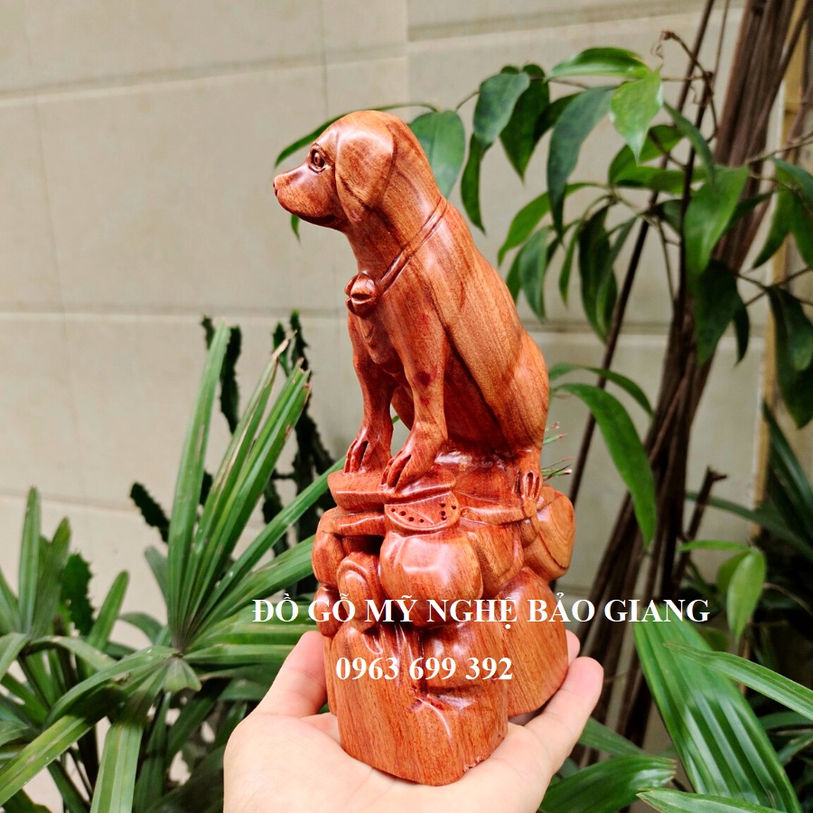 Tượng con chó gỗ hương cao 20 cm
