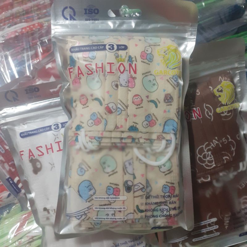 KHẨU TRANG THỜI TRANG GARCOTEX 4 LỚP. Hộp 50 cái | BigBuy360 - bigbuy360.vn