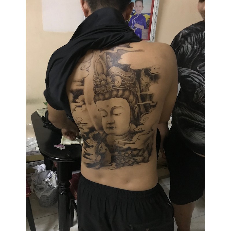 Hình xăm dán kín lưng phật bà trắng đen 34x48cm- tặng bắp tay tattoo 12x19cm