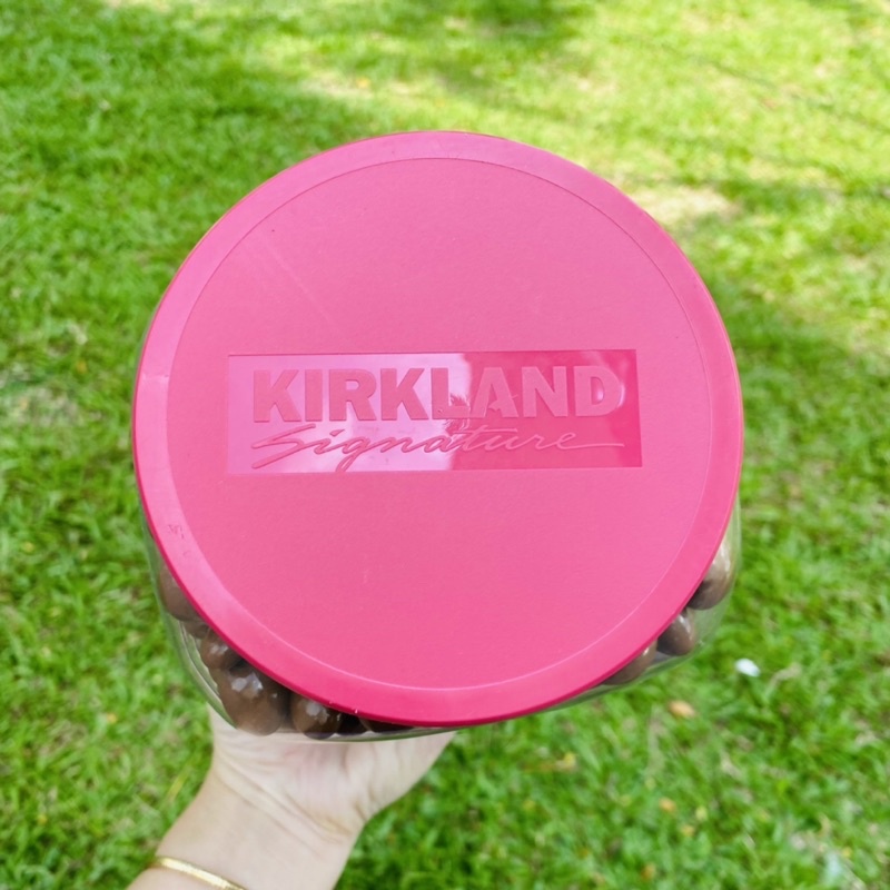 Socola Kirkland bọc nho khô 1.5kg hàng Mỹ nguyên hộp