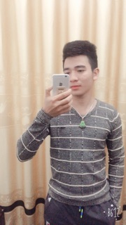 Áo len cổ tim kẻ trắng