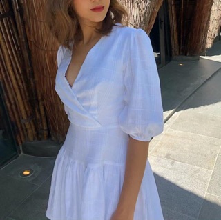 ĐẦM TRẮNG ĐẮP CHÉO BO EO