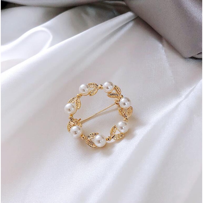 Ghim Cài Áo Hình Lá Đính Ngọc Trai Phong Cách Thời Trang Hàn Quốc