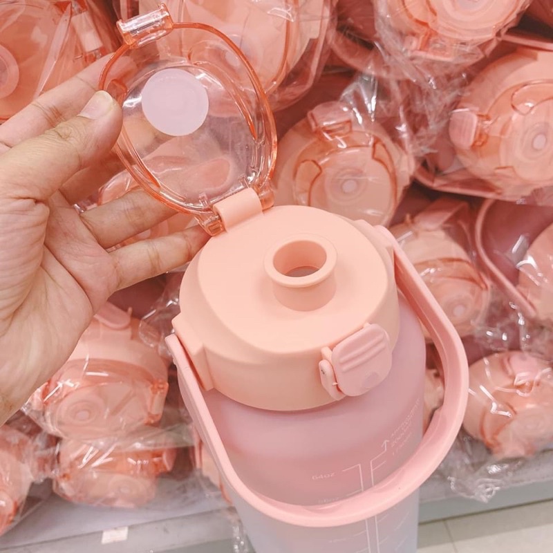 BÌNH NƯỚC 2 LÍT Chia Vạch Nhắc Nhở Dễ Thương Có Ống Hút Tiện Lợi