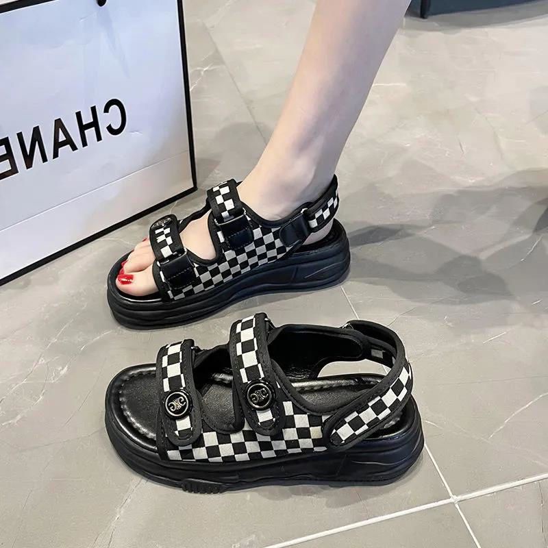 Giày Sandal Họa Tiết Sọc Caro Trắng Đen Phong Cách Hàn Quốc Dễ Phối Đồ