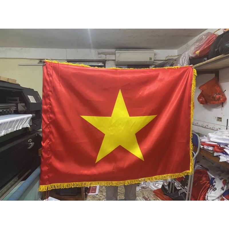 Cờ tổ quốc in 3D chuyển nhiệt may tua dua vàng