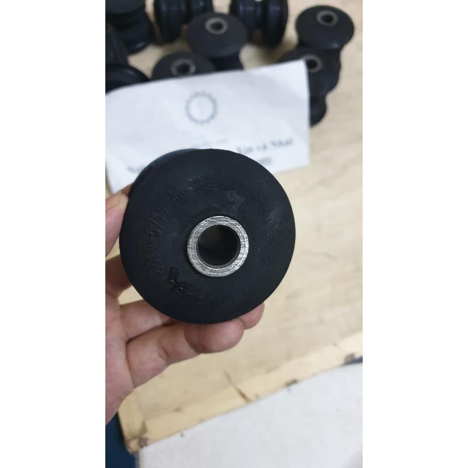 Cao su ắc nhíp Ford Transit CHÍNH HÃNG phía sau mã 6C115719AA Phạm Văn auto