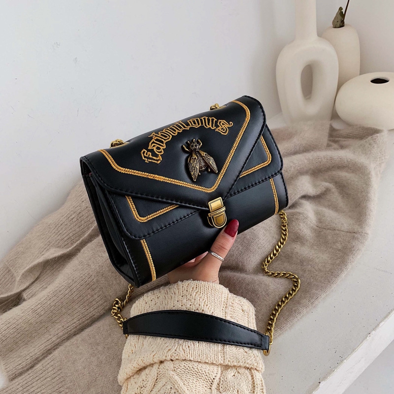 Túi Đeo Chéo Thêu Con Ong