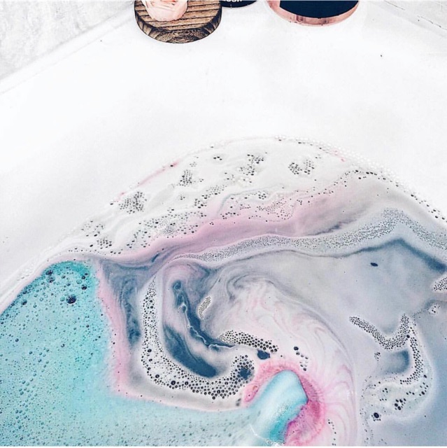Bom tắm LUSH - Twilight bath bomb | BigBuy360 - bigbuy360.vn