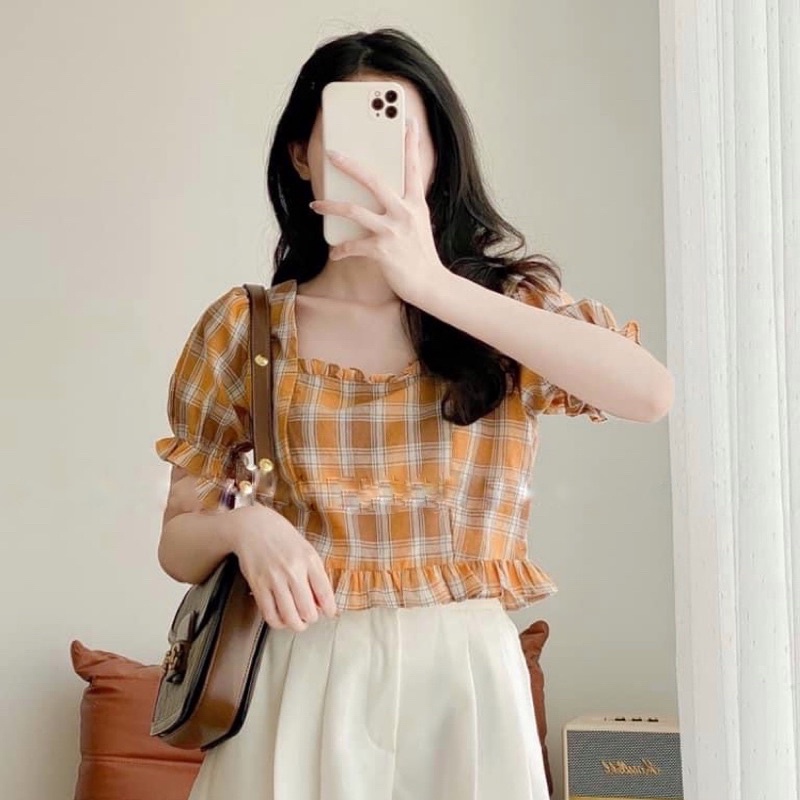 Sơ mi dáng ngắn cổ vuông phối bèo hoạ tiết kẻ caro cam tay bồng nhẹ bo chun