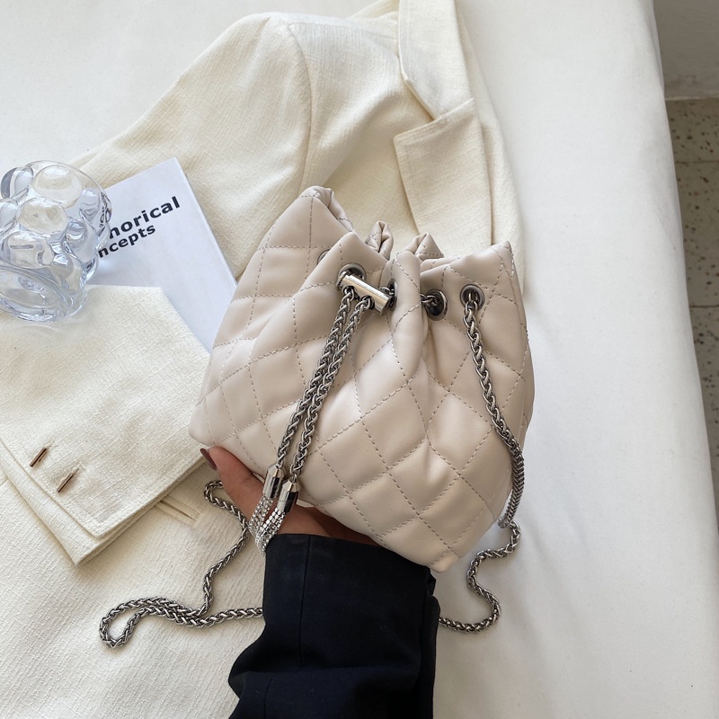 Túi Đeo Chéo Hình Thoi Phối Dây Xích Thời Trang