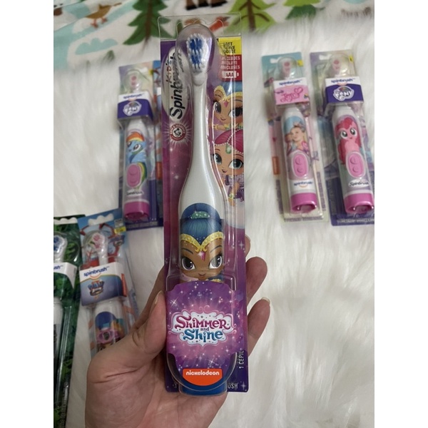 ⭐️⭐️BÀN CHẢI PIN CHO BÉ SPINBRUSH  💰💰💰giá: 220k   💎Bàn chải đánh răng loại bỏ mảng bám và mát xa nướu .