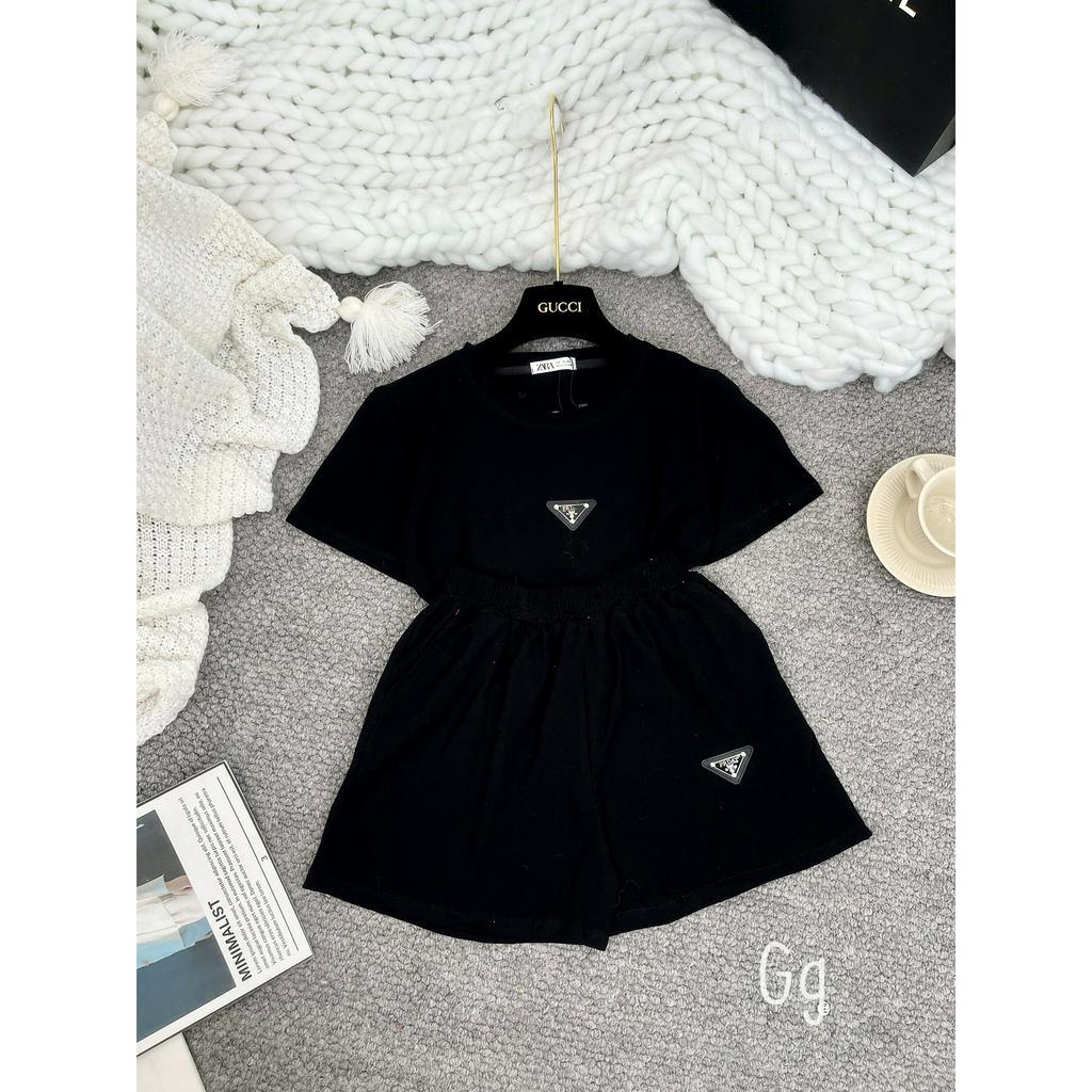 Set bộ nữ 2 món áo thun tay ngắn mix quần đùi đính logo chất thun gân dáng ngắn xinh hot