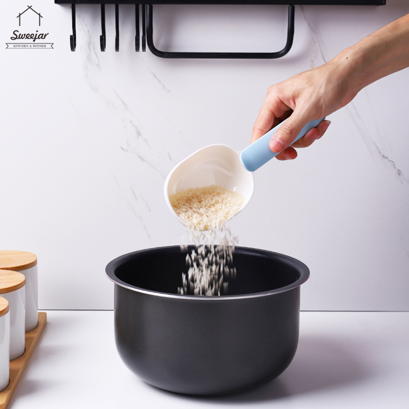 Muỗng đong gạo SWEEJAR có chức năng làm kẹp niêm phong miệng túi 2 trong 1 tiện dụng cho nhà bếp