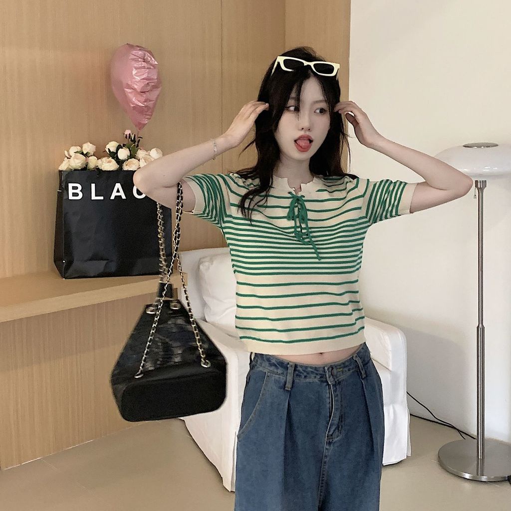 Áo Thun Dệt Kim Ngắn Tay Cổ Chữ V Họa Tiết Kẻ Sọc Màu Xanh Lá Thời Trang Mùa Hè Mới Dành Cho Nữ