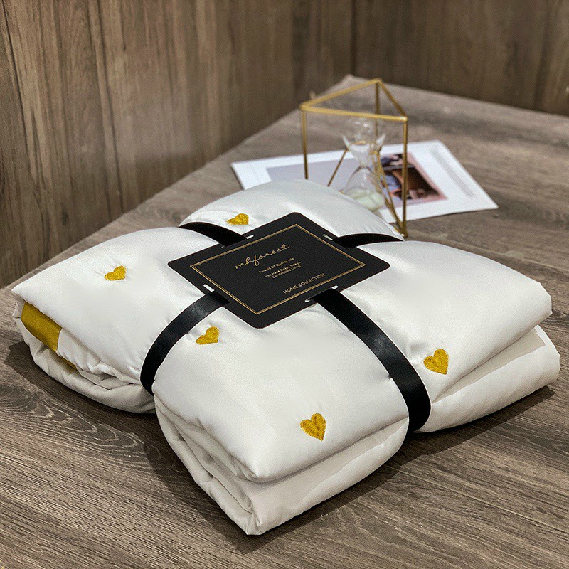 Chăn hè lụa thêu tim chần bông cao cấp mẫu mới 2022, mền lụa mềm mịn thoáng mát kích thước 2mx2m2 - Bông.Decor