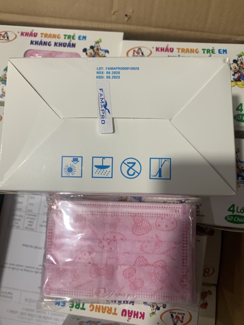 Khẩu trang trẻ em kháng khuẩn Famapro 4 lớp (1 hộp 50 cái) | BigBuy360 - bigbuy360.vn