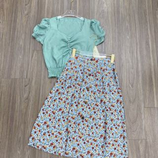 Set áo bo chun và chân váy hoa
