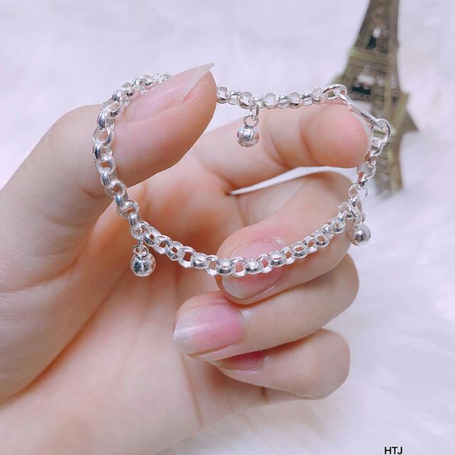 Lắc tay bạc ta cho bé yêu
