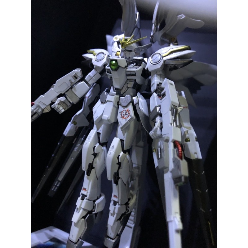 Mô hình Gundam RG Wing Zero Custom đã ráp và sơn phong cách Snow White