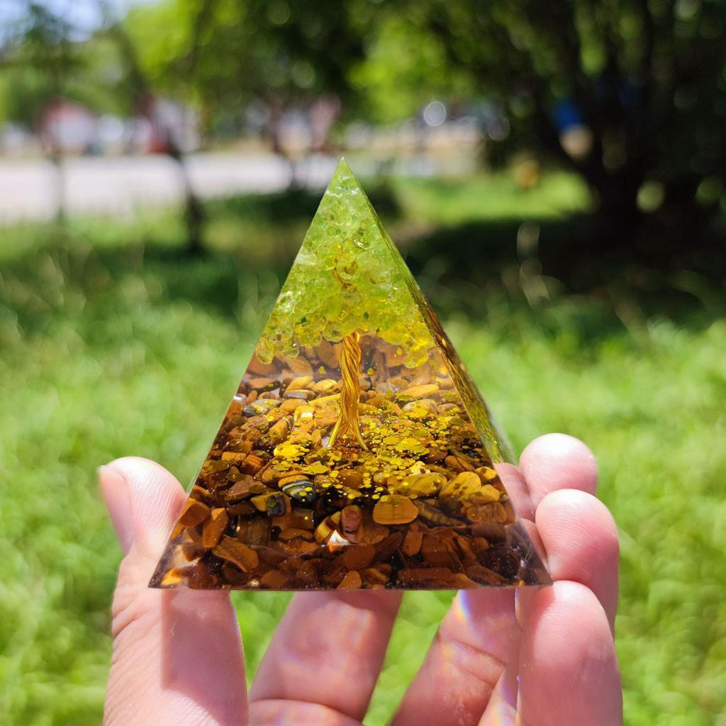 Khối Kim Tự Tháp Năng Lượng Orgonite nhiều màu sắc hoa văn để bàn trang trí