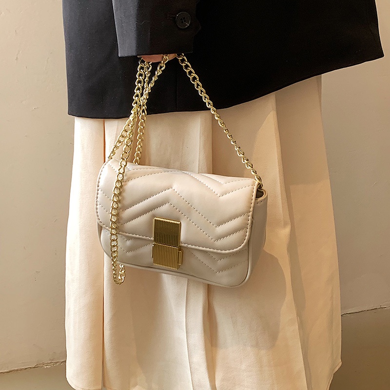 Túi đeo vai IELGY họa tiết hình thoi có chuỗi xích dễ phối đồ thời trang cho nữ