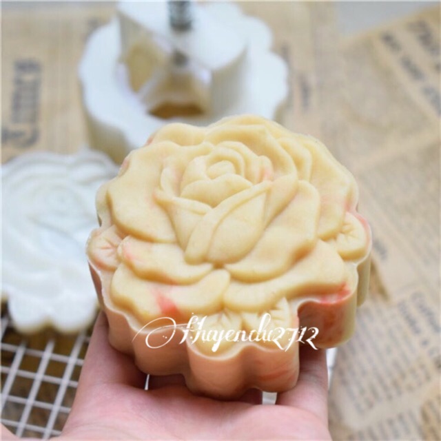 Khuôn trung thu mẫu hoa hồng 150g mẫu 91