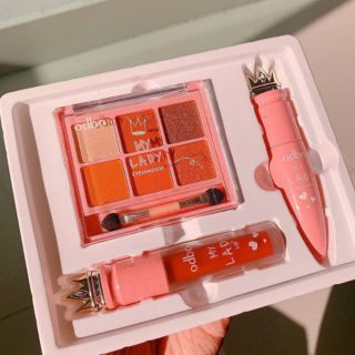 Set trang điểm Odbo thái lan: 1 son kem lì; 1 mascara; 1 bảng mắt