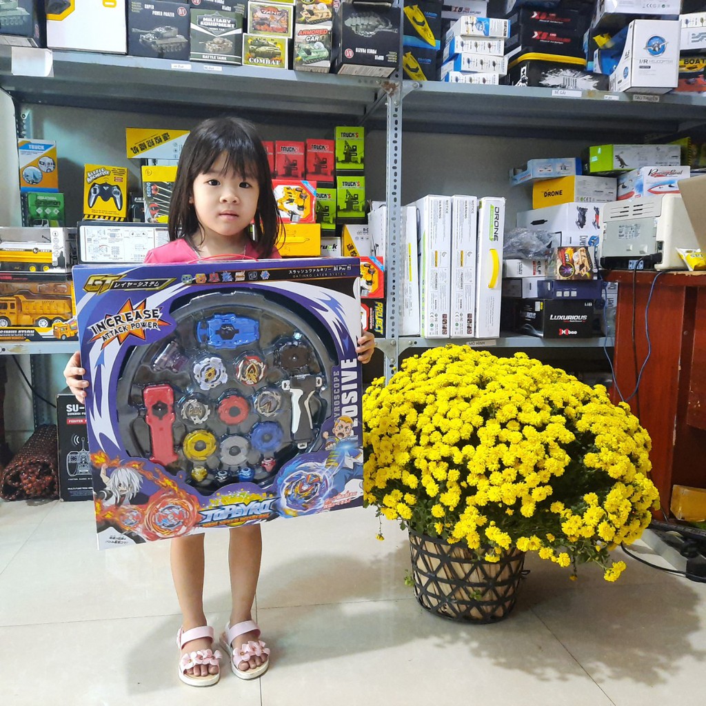Bộ 4 Con quay BeyBlade + 3 Tay phóng + Sàn đấu - Con quay vòng xoay thần tốc